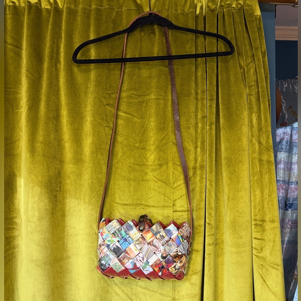 Y2K quirky Woven Up-Cycled Magazine Colorful crossbody bag. Leather strap. - Picture 4 of 8